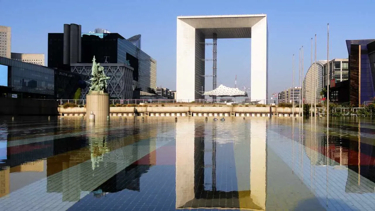 La Défense: El París de Cristal y Acero